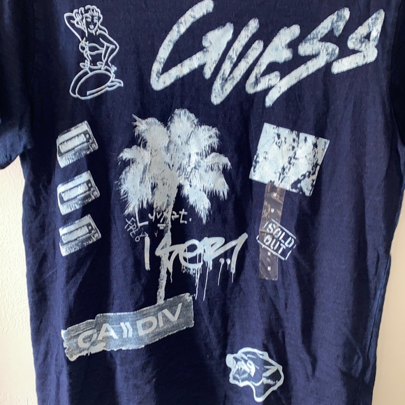 NWT Men's Blue Graphic Guess T-Shirt Sz Medium - Picture 2 of 4